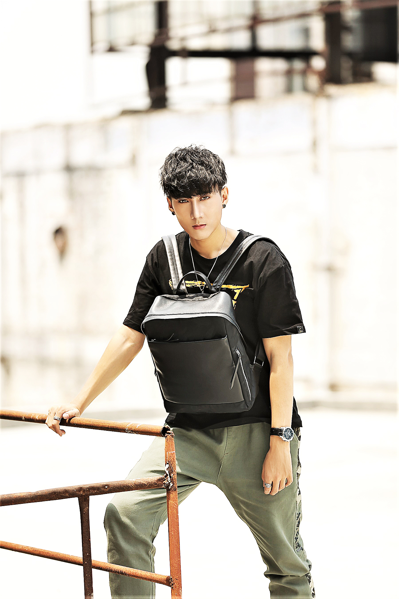 广州模特包包拍摄、外景服装拍摄、潮牌男装拍摄、视频