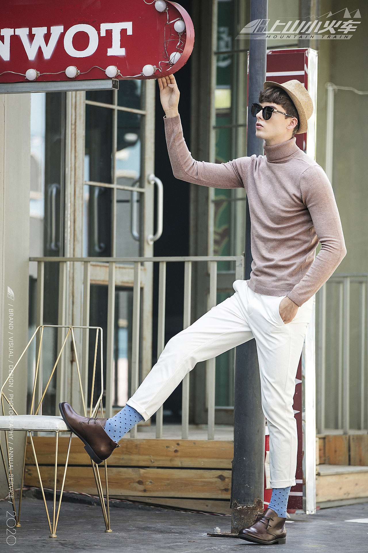 鞋 Shoes VS 上山小火车