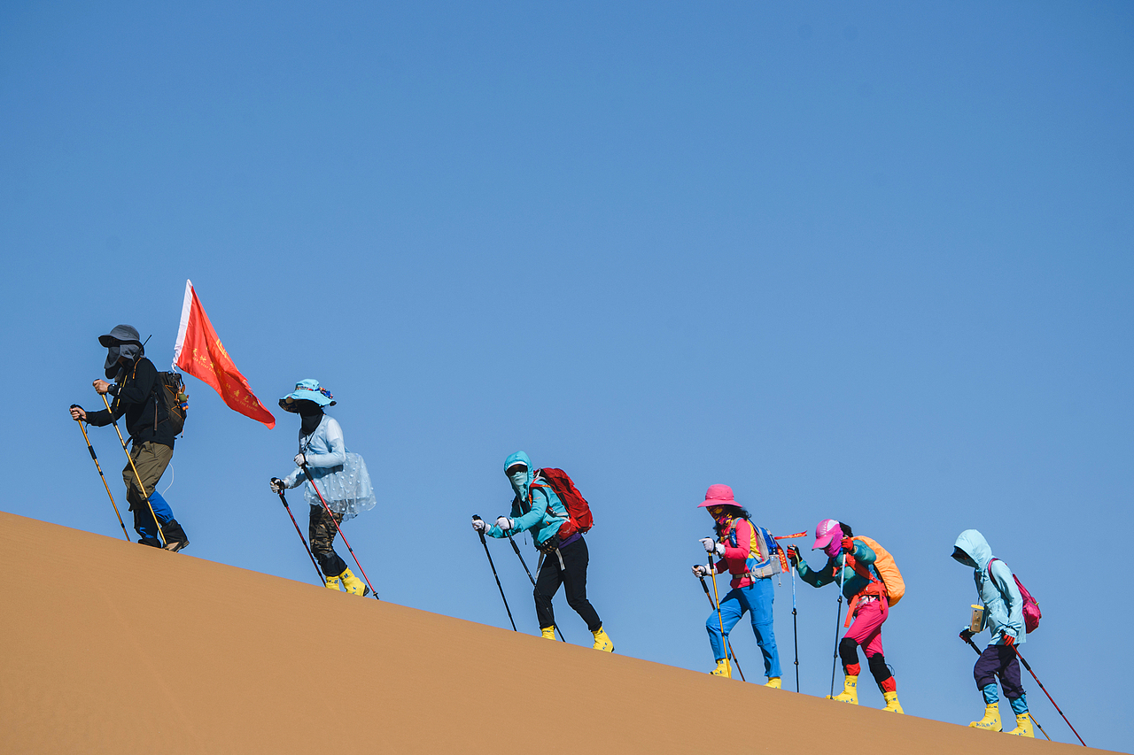 徒步腾格里沙漠