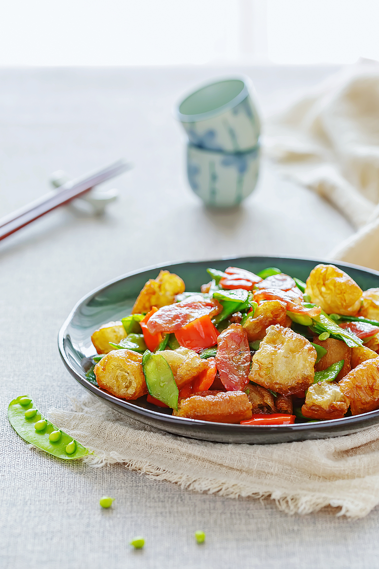 荷兰豆油条彩椒炒香肠