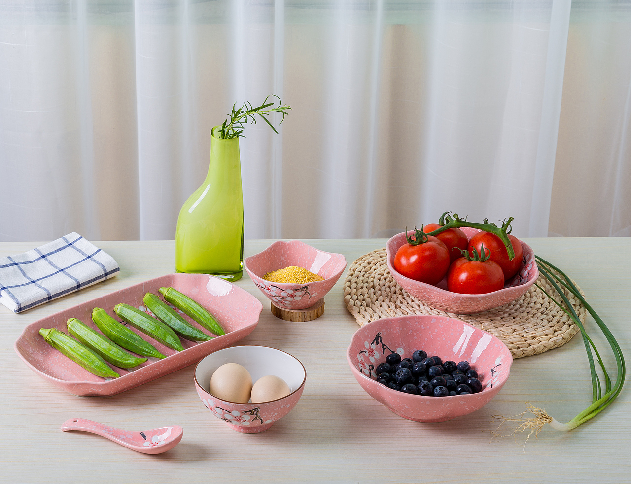 新中式风格飘雪梅花碗碟套装