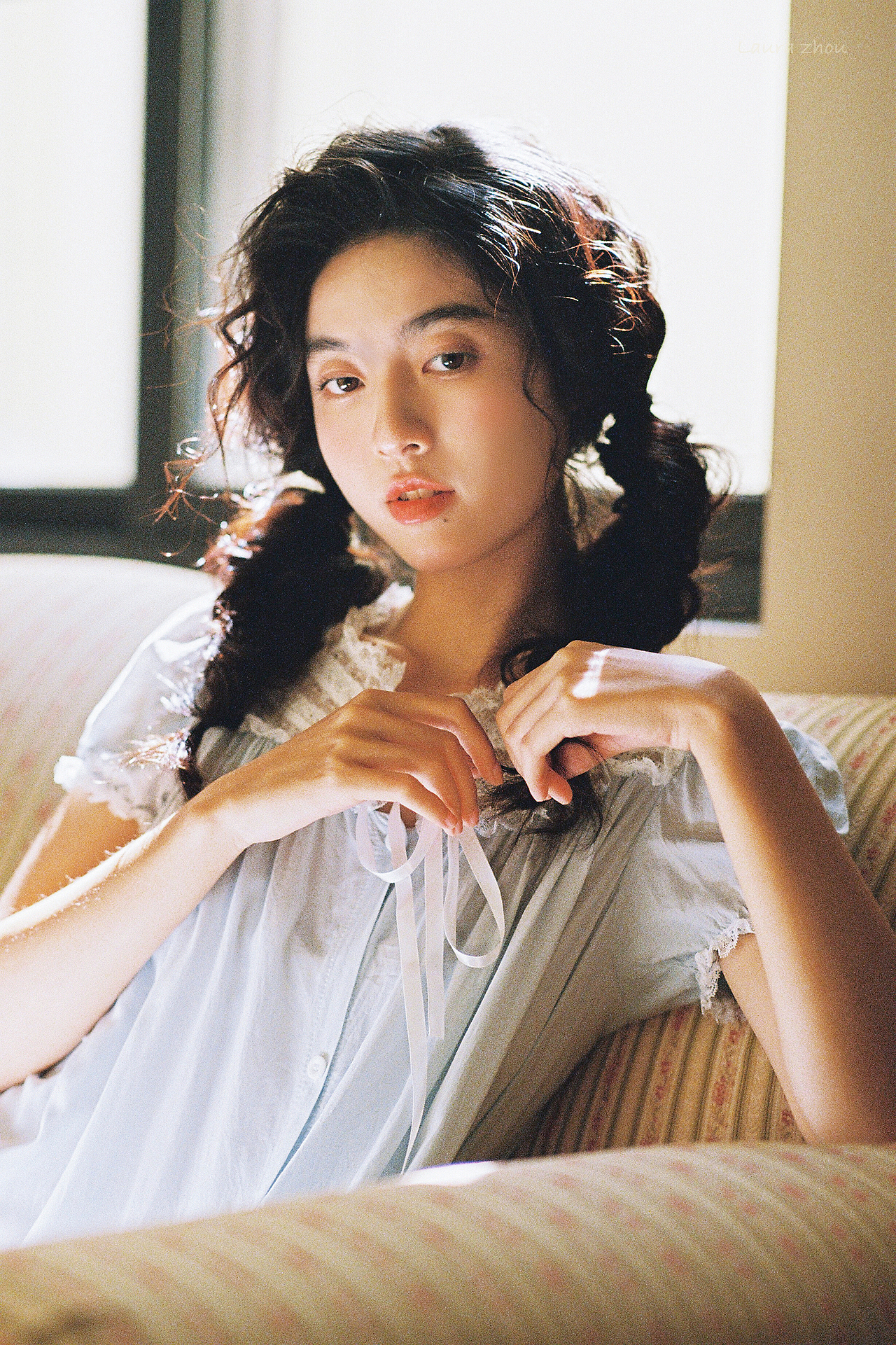 那一低头的温柔（图ZMjY4OTEwMjU2） - 人像摄影 - 站酷设计师劳拉Laurazhou原创素材 - 站酷ZCOOL