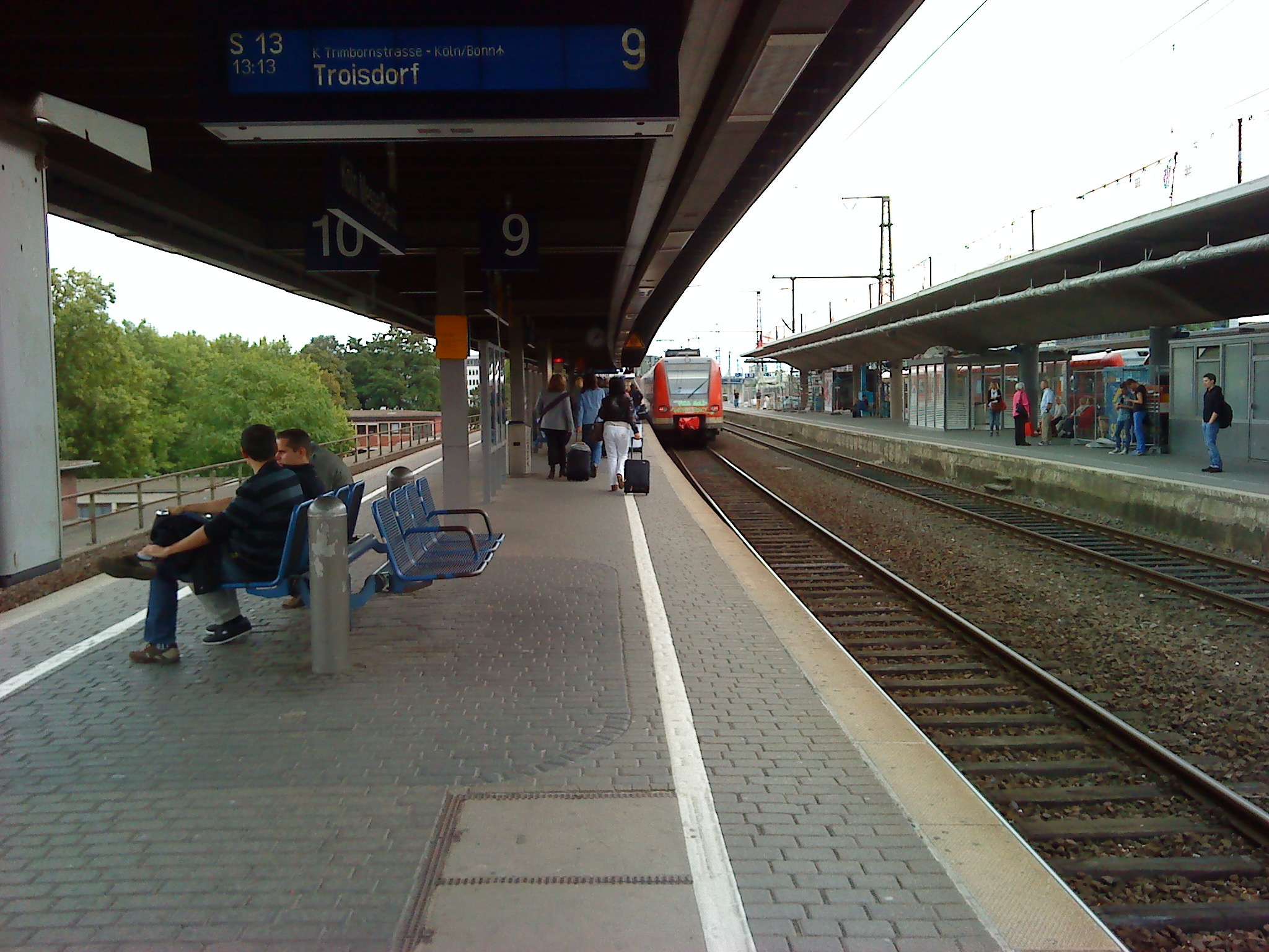 德国 科隆 莱茵河畔安静的小镇居民 joe