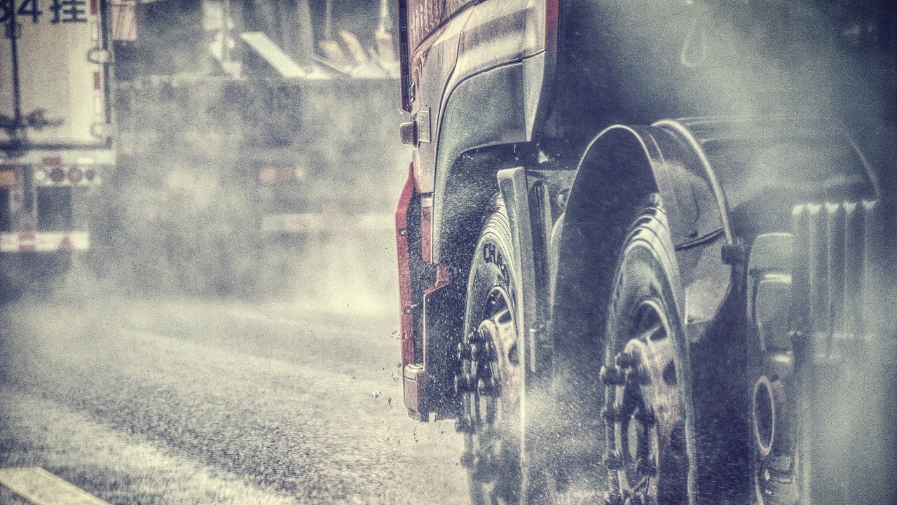 雨中的轮胎