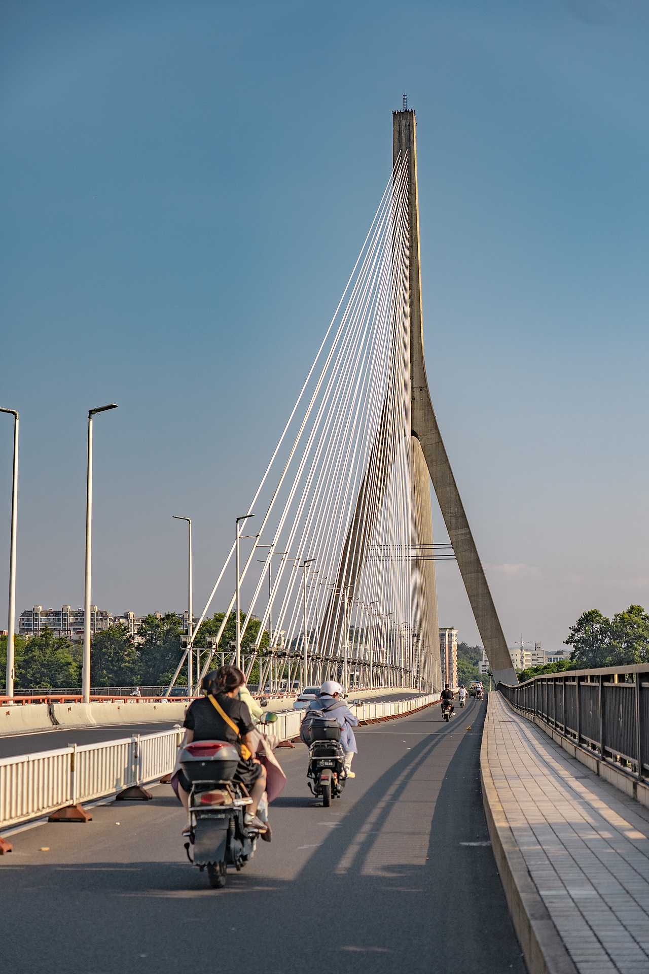 在城市夹缝中行走的日子