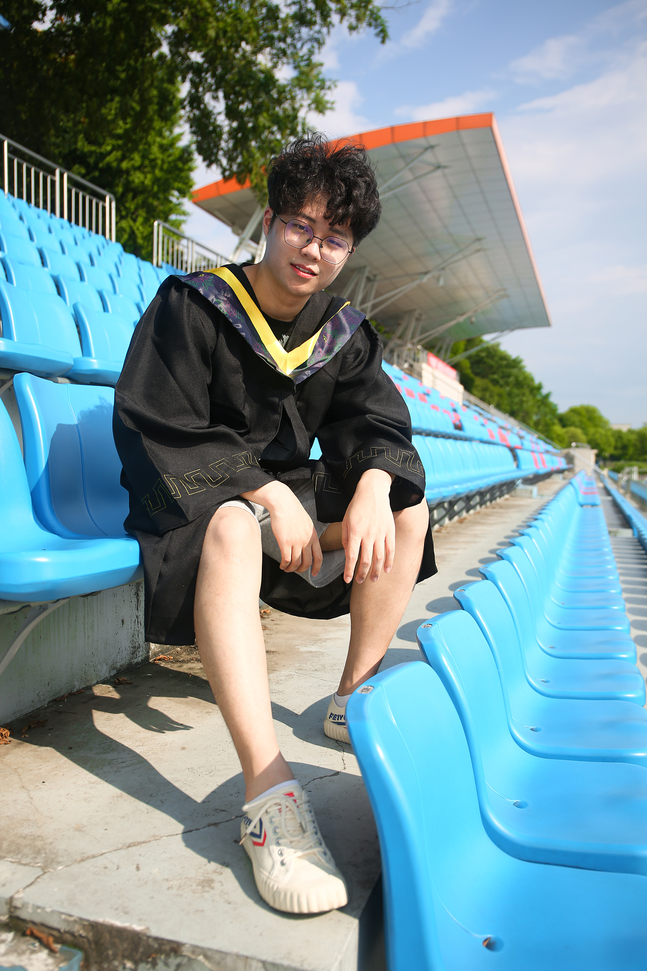 大学毕业照拍摄情侣个人毕业纪念拍照写真摄影人像拍摄