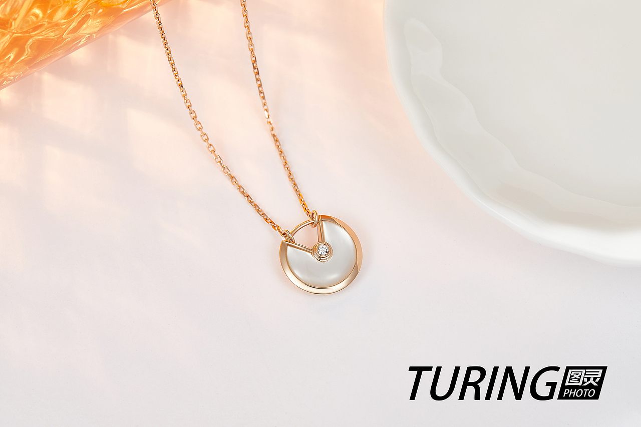 夕阳红琉璃瓶场景（图ZMzU3Nzk4NzUy） - 产品摄影 - 站酷设计师图灵珠宝摄影原创素材 - 站酷ZCOOL