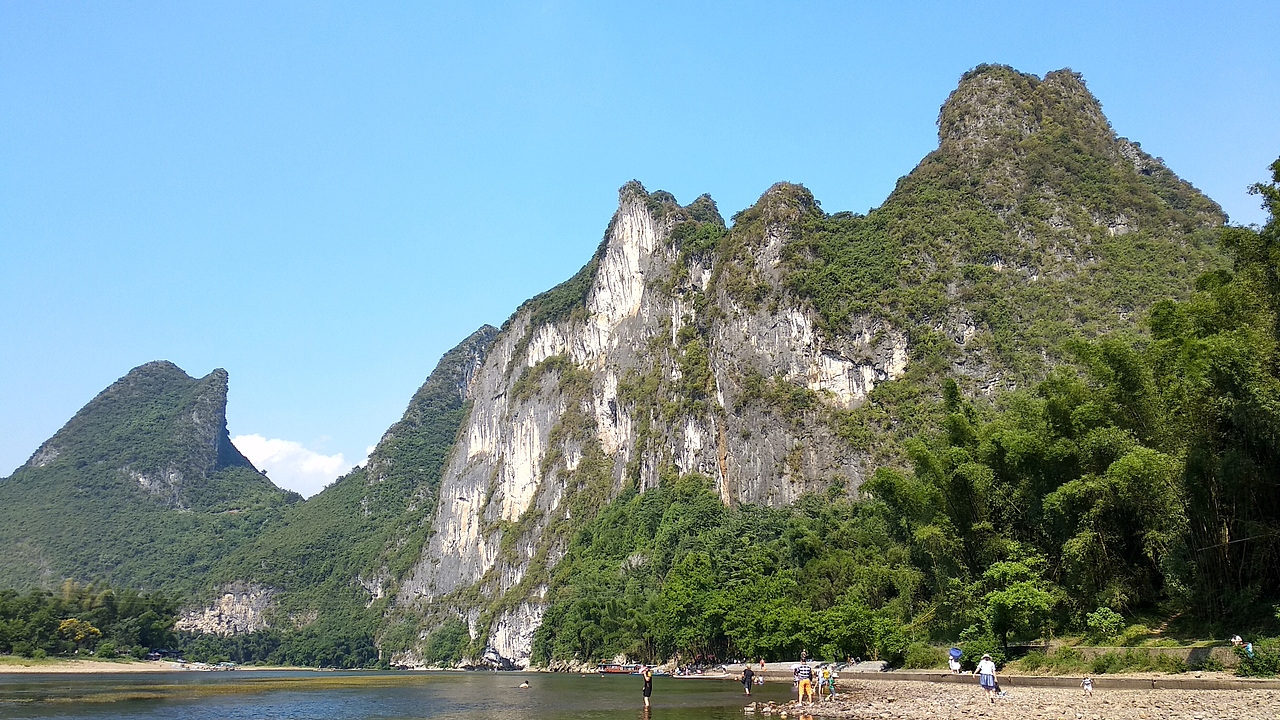 九马画山,据说在这里以不同的组合方式,可以看出九匹马的图案