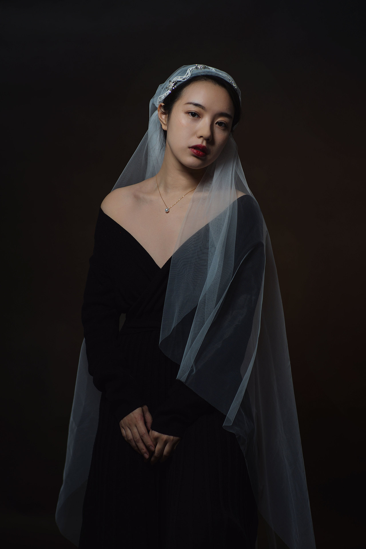 好朋友拿着一条纱来找我（图ZMTQ1MzM5MTEy） - 人像摄影 - 站酷设计师七七小菇凉原创素材 - 站酷ZCOOL