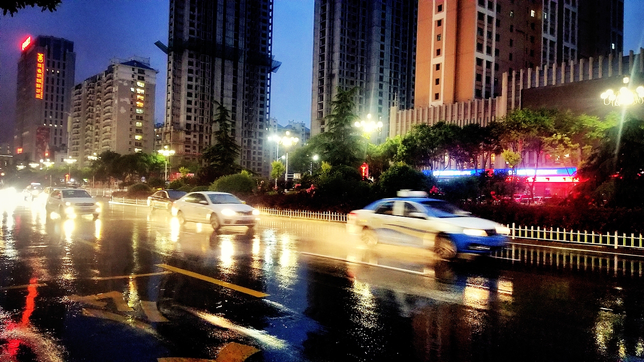 雨中的这座城（图ZMTU3ODcyNDI4） - 风光摄影 - 站酷设计师白小小之小小白原创素材 - 站酷ZCOOL