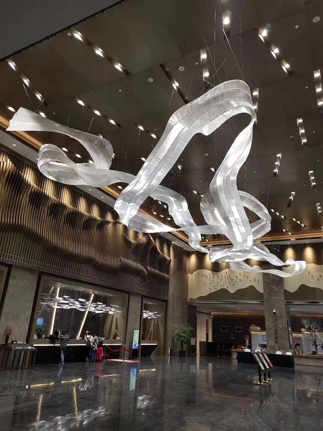 定制酒店宴会厅飘带吊灯（图ZMjgwMzE0NjIw） - 酒店餐饮设计 - 站酷设计师勇蜀黍原创素材 - 站酷ZCOOL