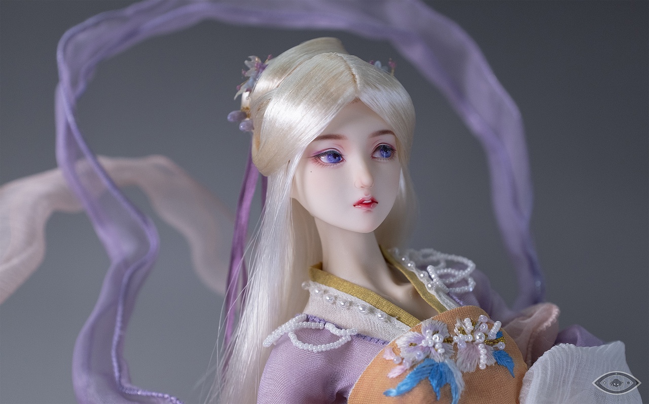 「睹尔DOOARE合作成品--白露」
妆师:龙龙龙<br>服装师:冬梨<br>发型师&首饰师:范范