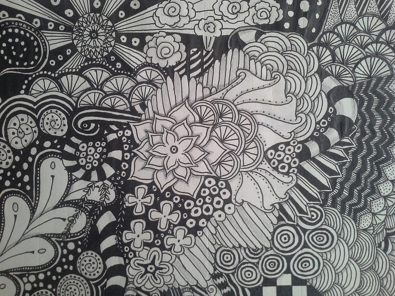 用最简单的图形,结合思维的冥想,去释放自己,创作出