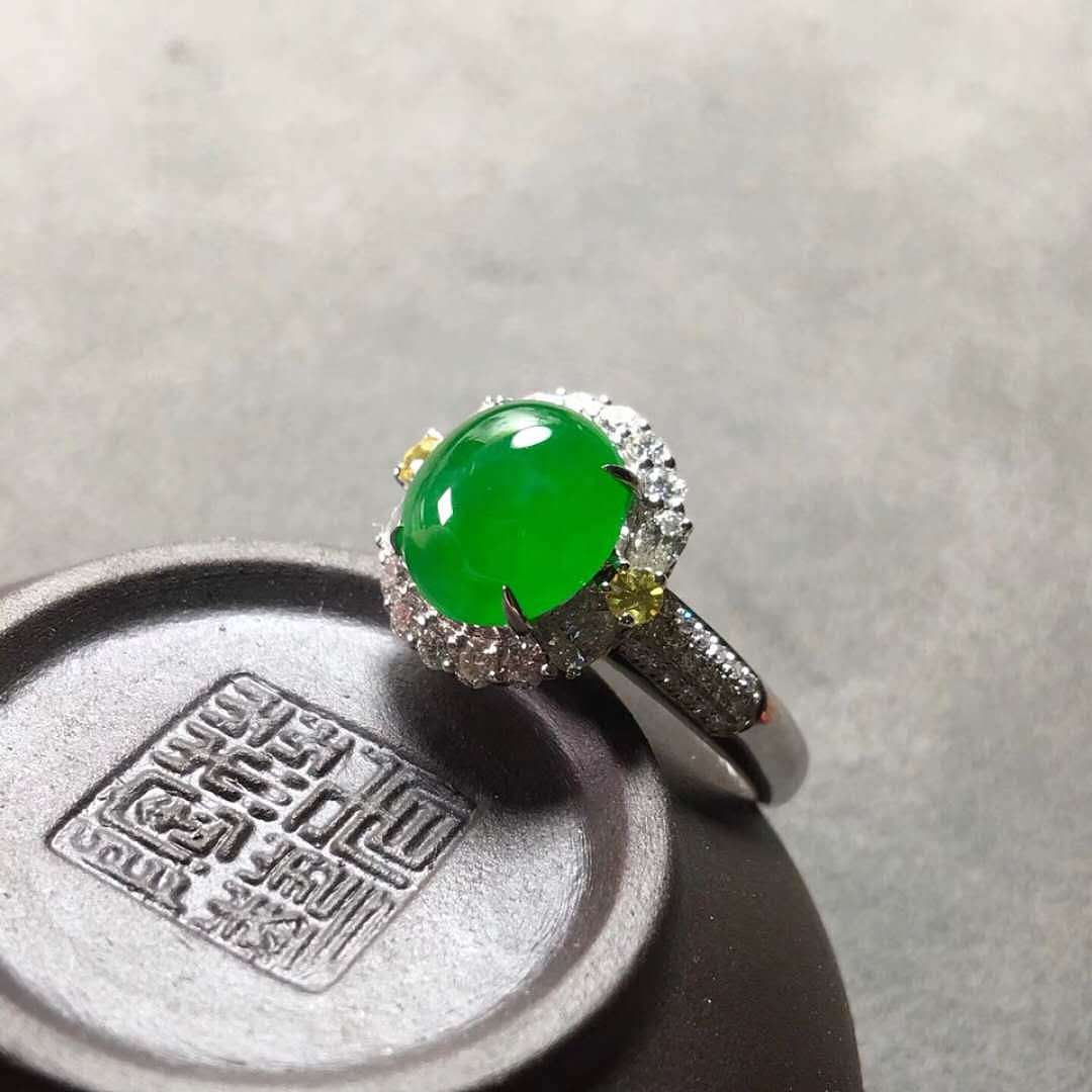 精品镶嵌绿戒指——龙掌柜翡翠