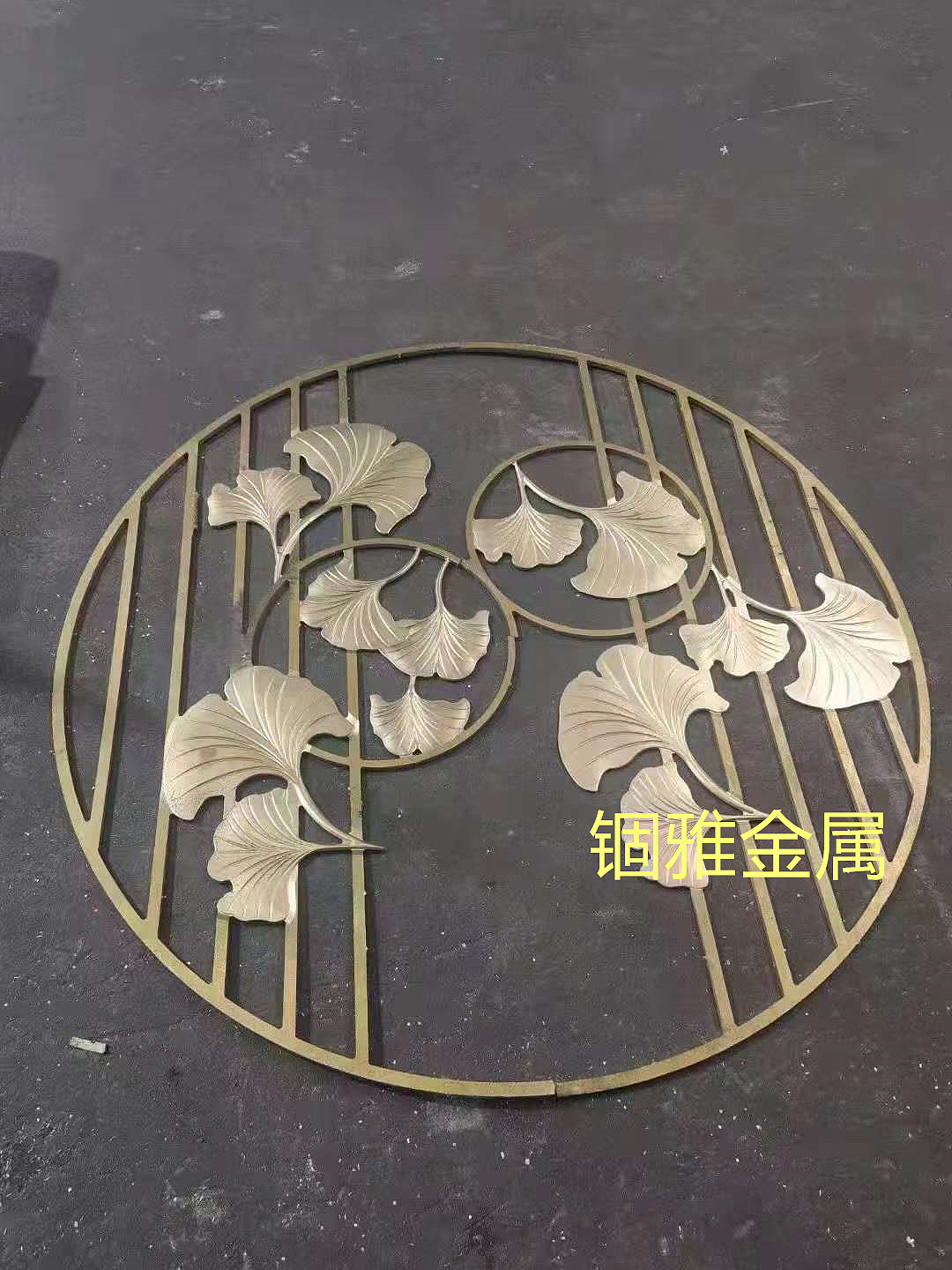 仿古铜铝板雕刻屏风,铝艺雕花圆形屏风隔断装饰风格
