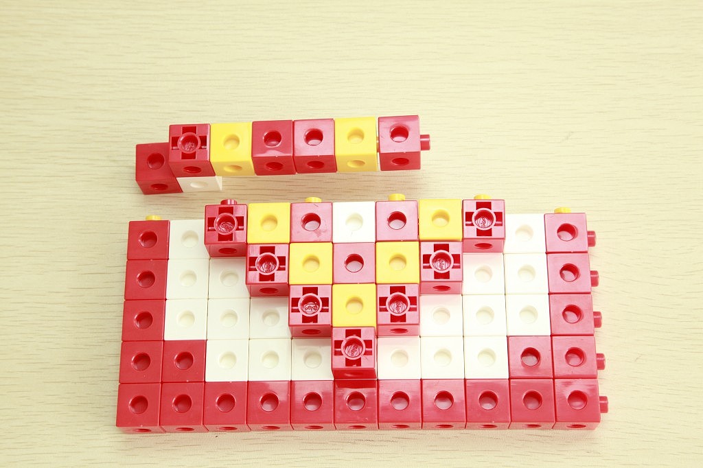 一款简单的玩具组装定格动画制作。