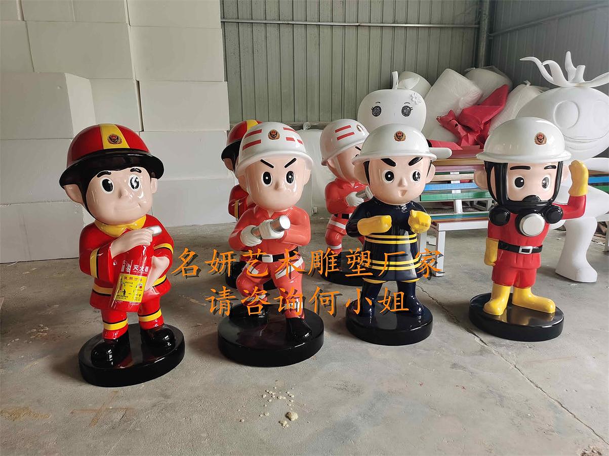 防火意识提醒作用玻璃钢消防员公仔雕塑一直陪伴你