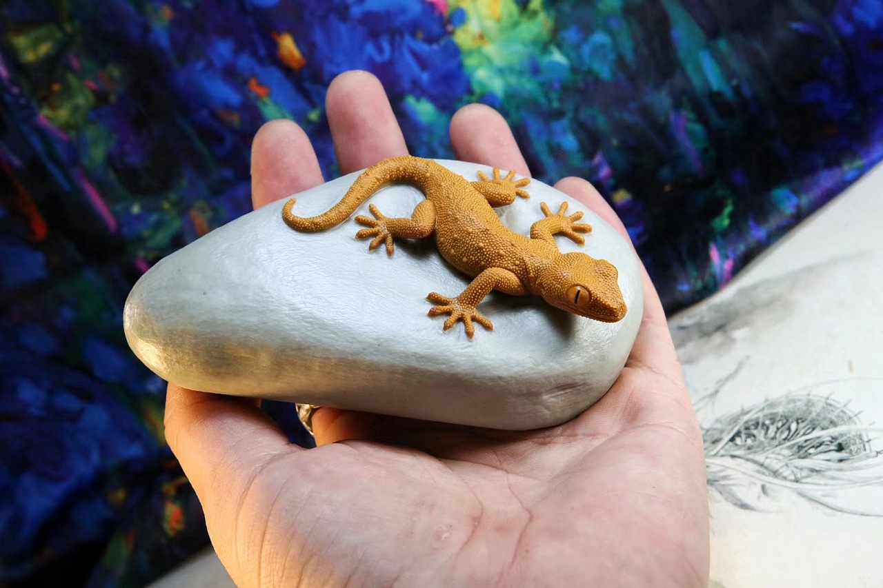 松花石俏色写实壁虎摆件