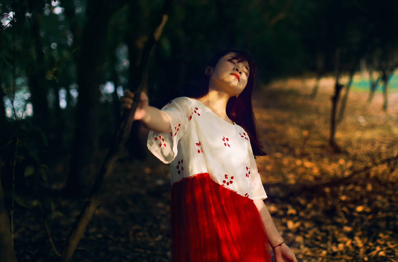 偷偷喜欢你（图ZODkzMDA0NzY=） - 人像摄影 - 站酷设计师潘多哇原创素材 - 站酷ZCOOL