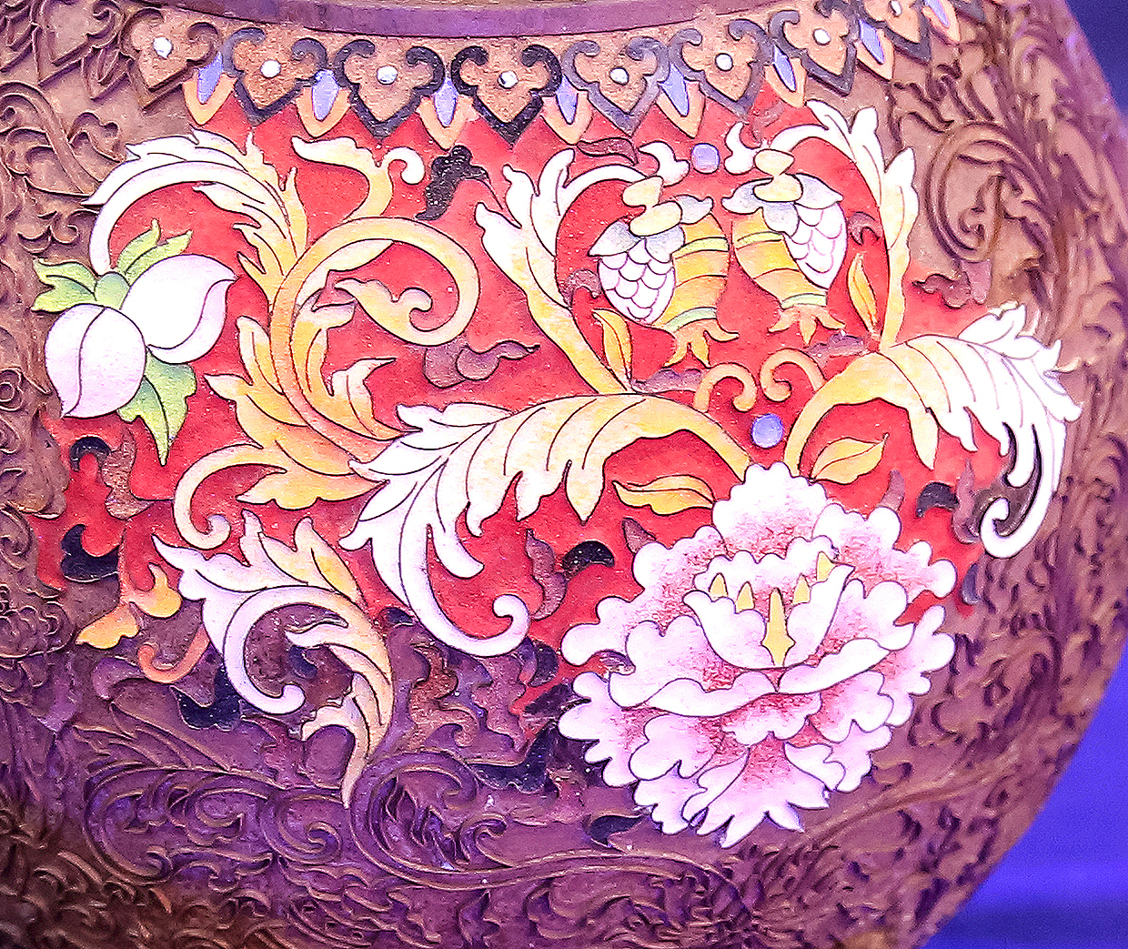 分享收藏女一号涂鸦包——丝绸与皮革的组合设计,纪念币图案衍生应用