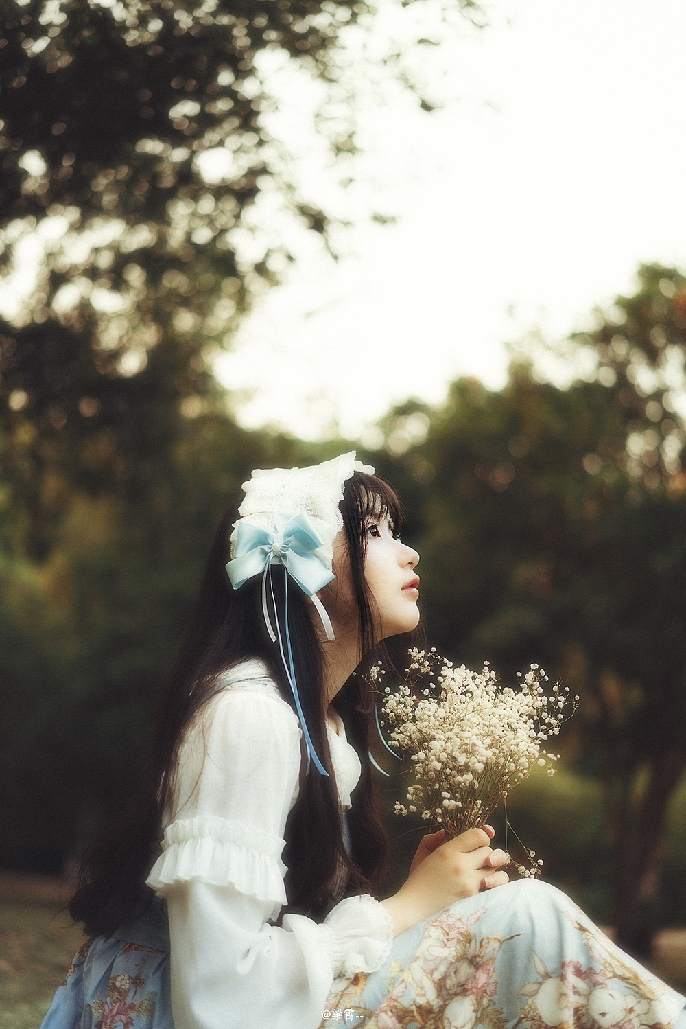 『 兔与鸢尾 』（图ZMTcxMzQ3MzA0） - 人像摄影 - 站酷设计师梁霄1117原创素材 - 站酷ZCOOL