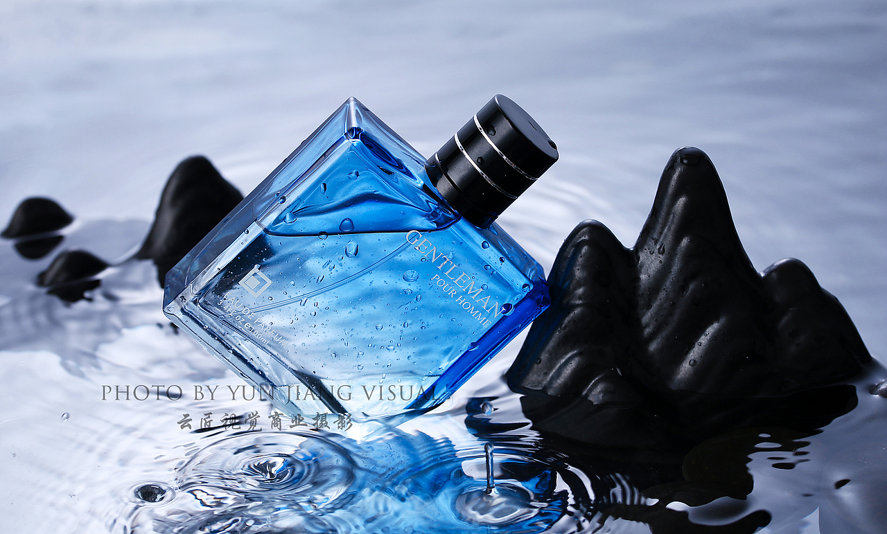 和风雨男士香水海报拍摄