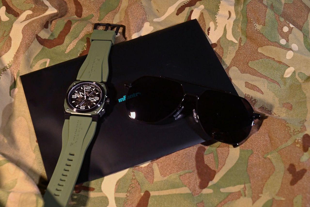 鹰轰黑武士飞行员腕表摄影