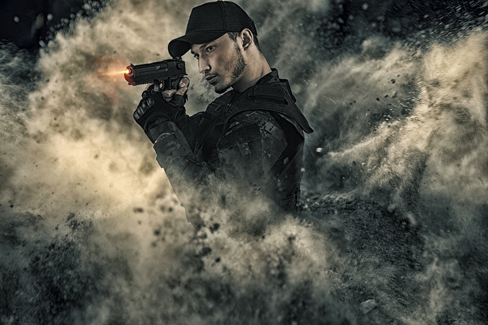 一个比较厚重电影人物海报效果,过程其实很简单,找好合适的素材就好了