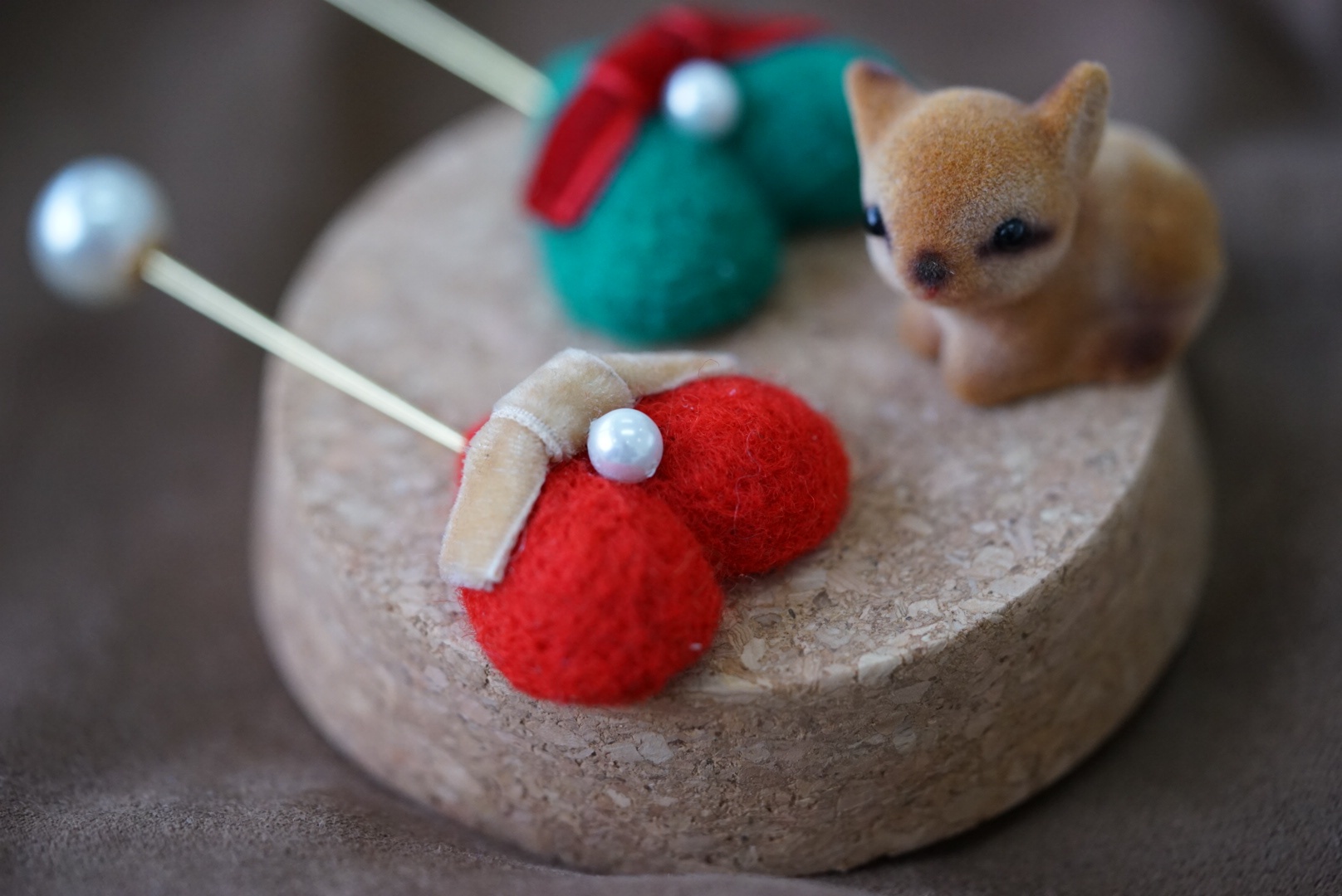 羊毛毡小心心胸针|手工艺|其他手工|肉兔酱 - 原创作品 - 站酷 (zcool