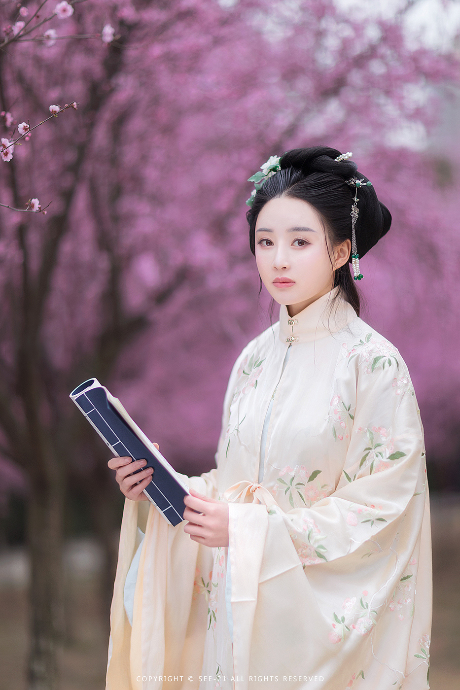 韶华道尽春光晚，再看芳容棠色晴（图ZMTU3MzgwMjg4） - 人像摄影 - 站酷设计师See21原创素材 - 站酷ZCOOL