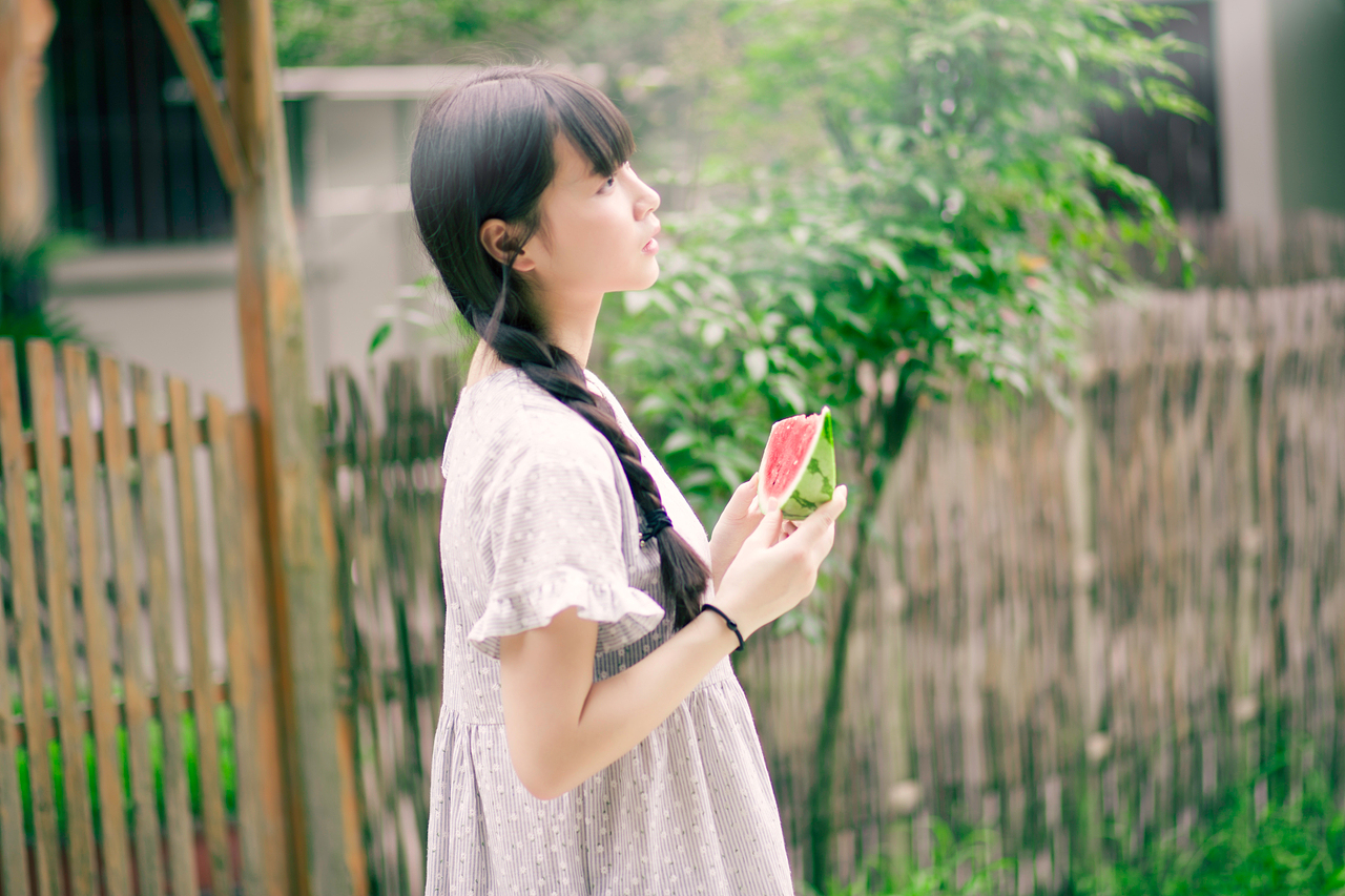 半夏的西瓜少女