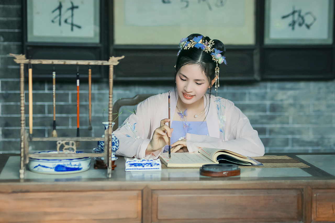 小米仪教汉服游余荫