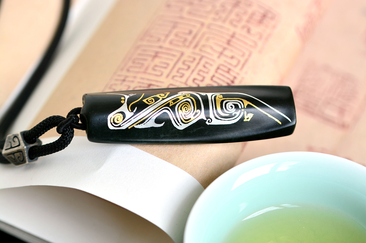 设计师作品|和田玉幻化成龙错金吊坠|手工艺|首饰设计|天使原创珠宝