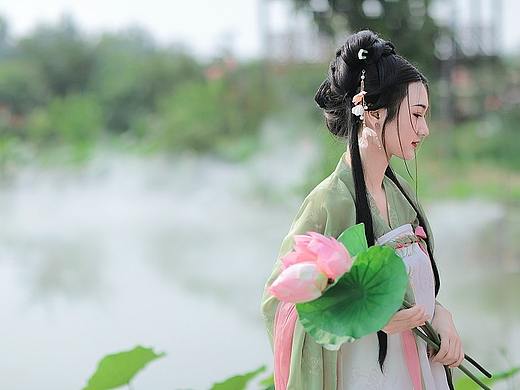 客片｜夏日荷花汉服写真