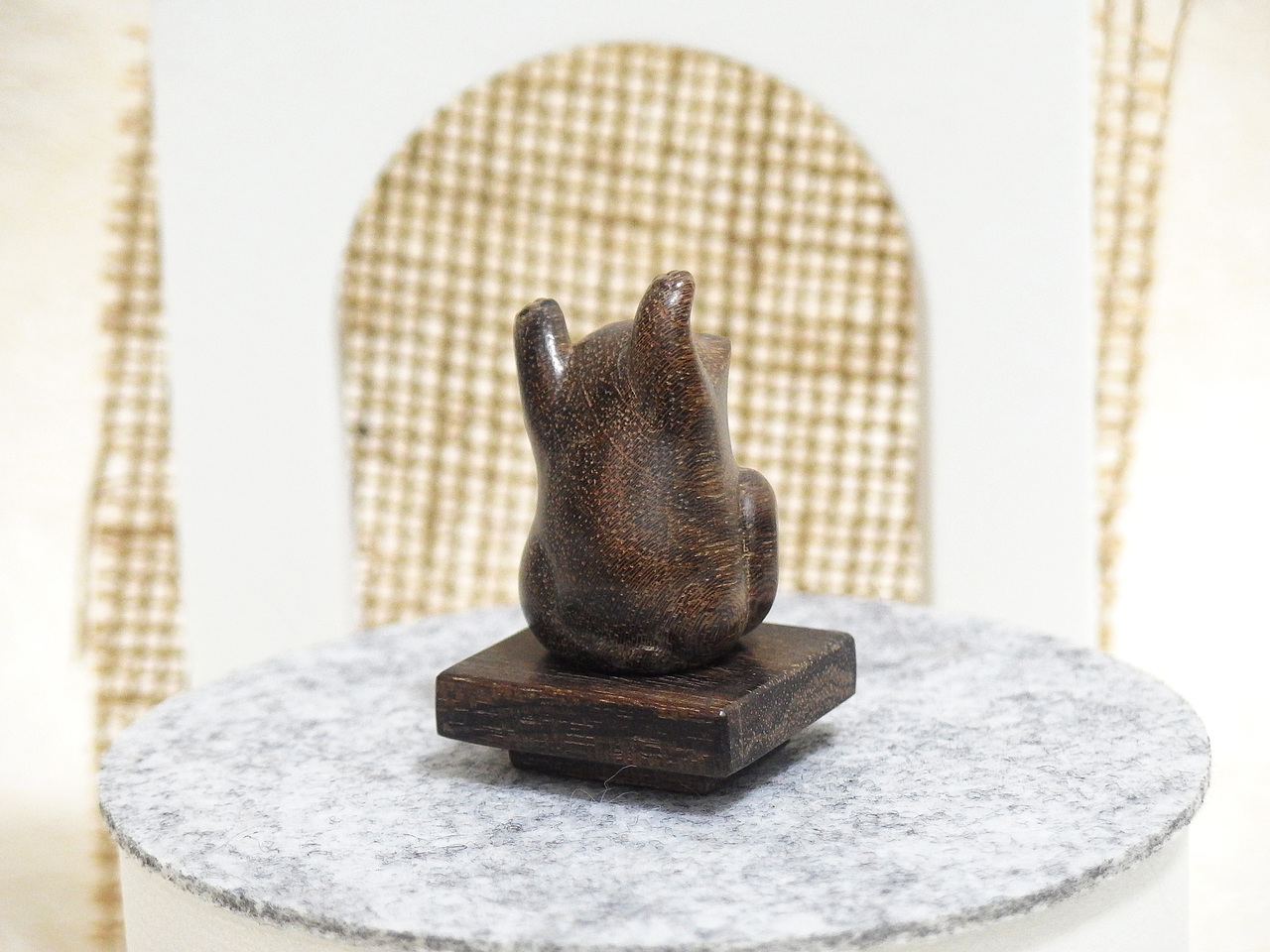 【AT才有喵-木雕摆件系列】福来抱抱(黑柿木)