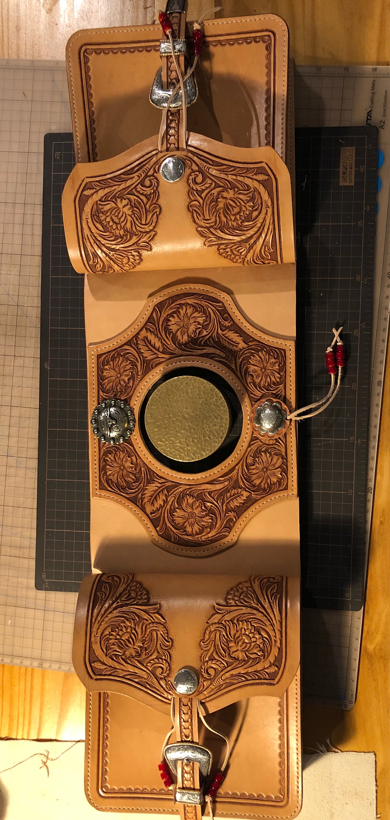 谢里丹皮雕马鞍包