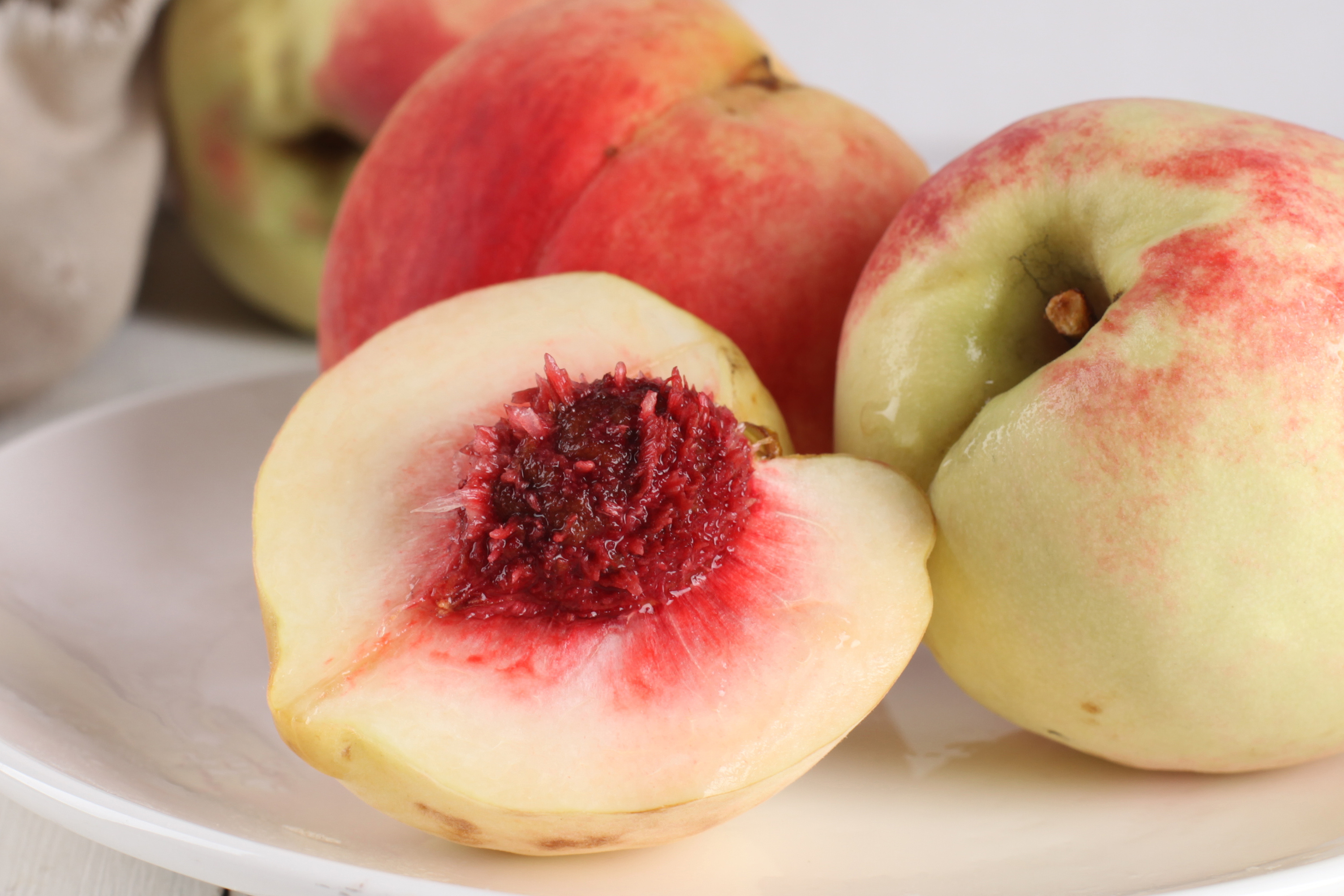 桃子是什么季节的水果 - 花百科
