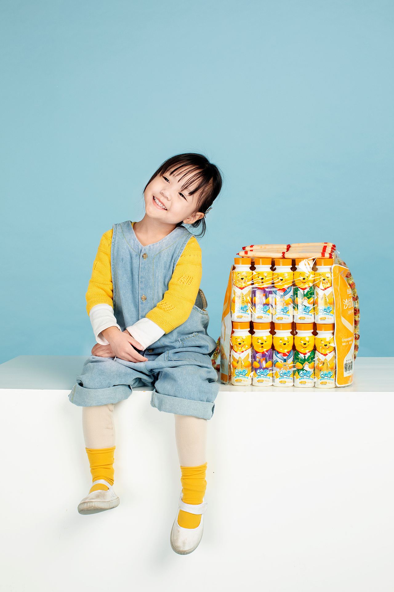 QQ星零食包平面摄影作品（图ZMjkyOTQwNzQ4） - 人像摄影 - 站酷设计师深圳那片蓝天广告原创素材 - 站酷ZCOOL