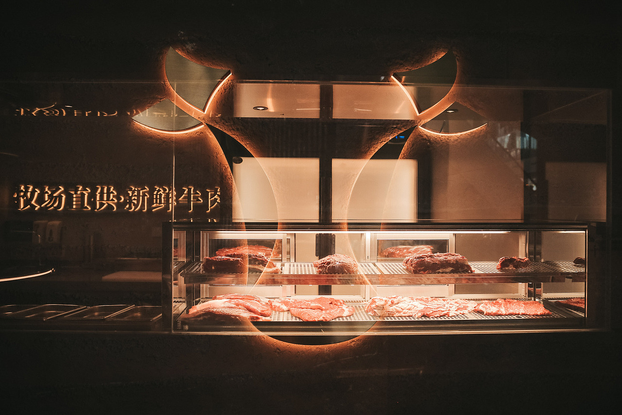 从红变黑!上海的左庭右院鲜牛肉火锅,全新黑金店上线