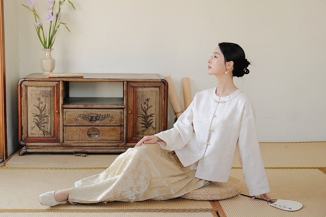 服装拍摄|山有色 2024春季新中式服装拍摄（图ZMzYwNTYyNDIw） - 人像摄影 - 站酷设计师小黑Ray_原创素材 - 站酷ZCOOL