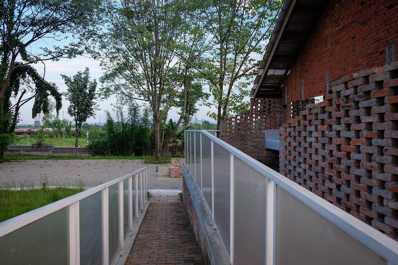 旧砖新作与老房子融为一体© 小隐建筑