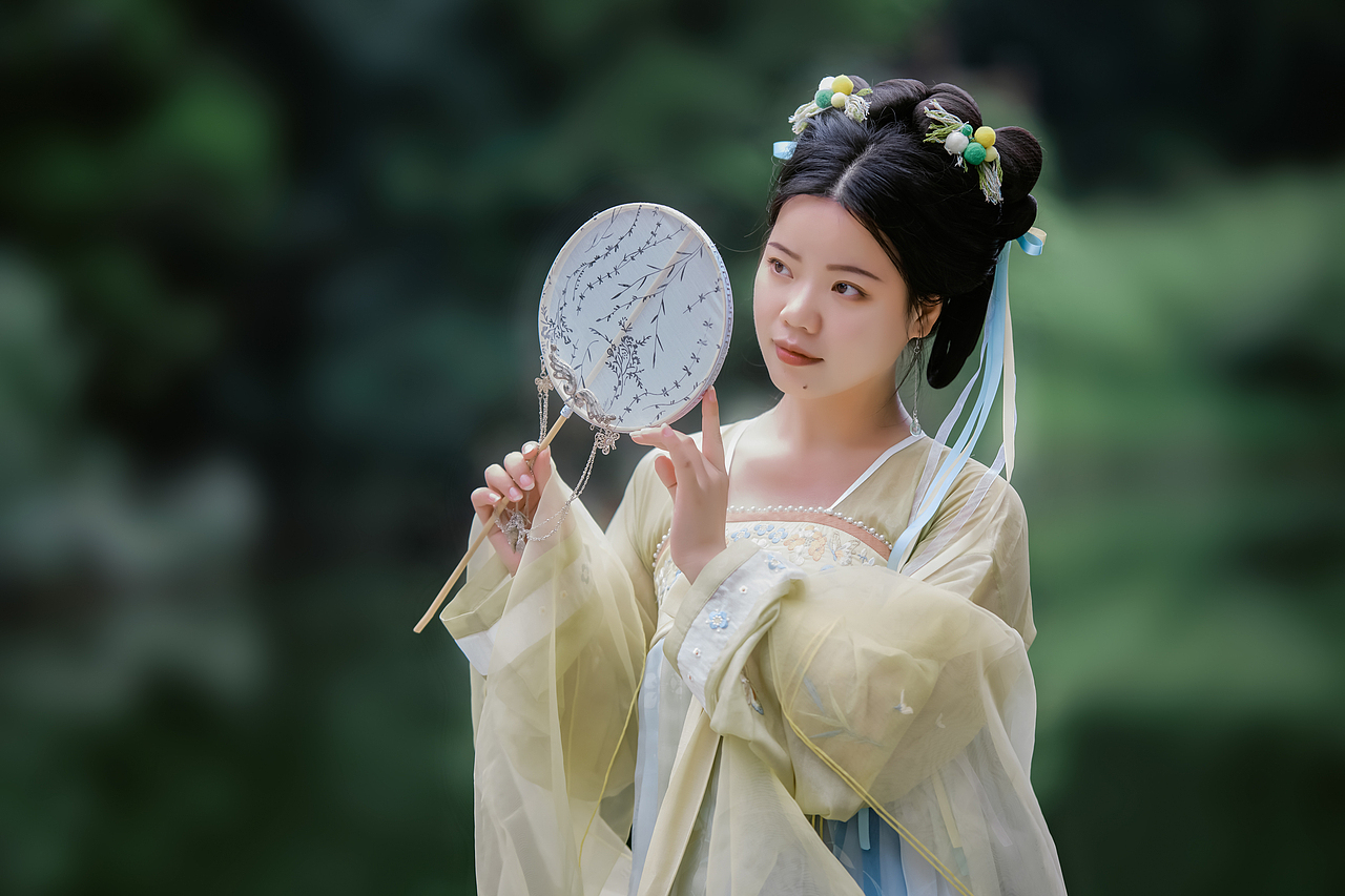 园博园汉服（图ZMzU0NDkxMjg4） - 人像摄影 - 站酷设计师足迹行摄原创素材 - 站酷ZCOOL