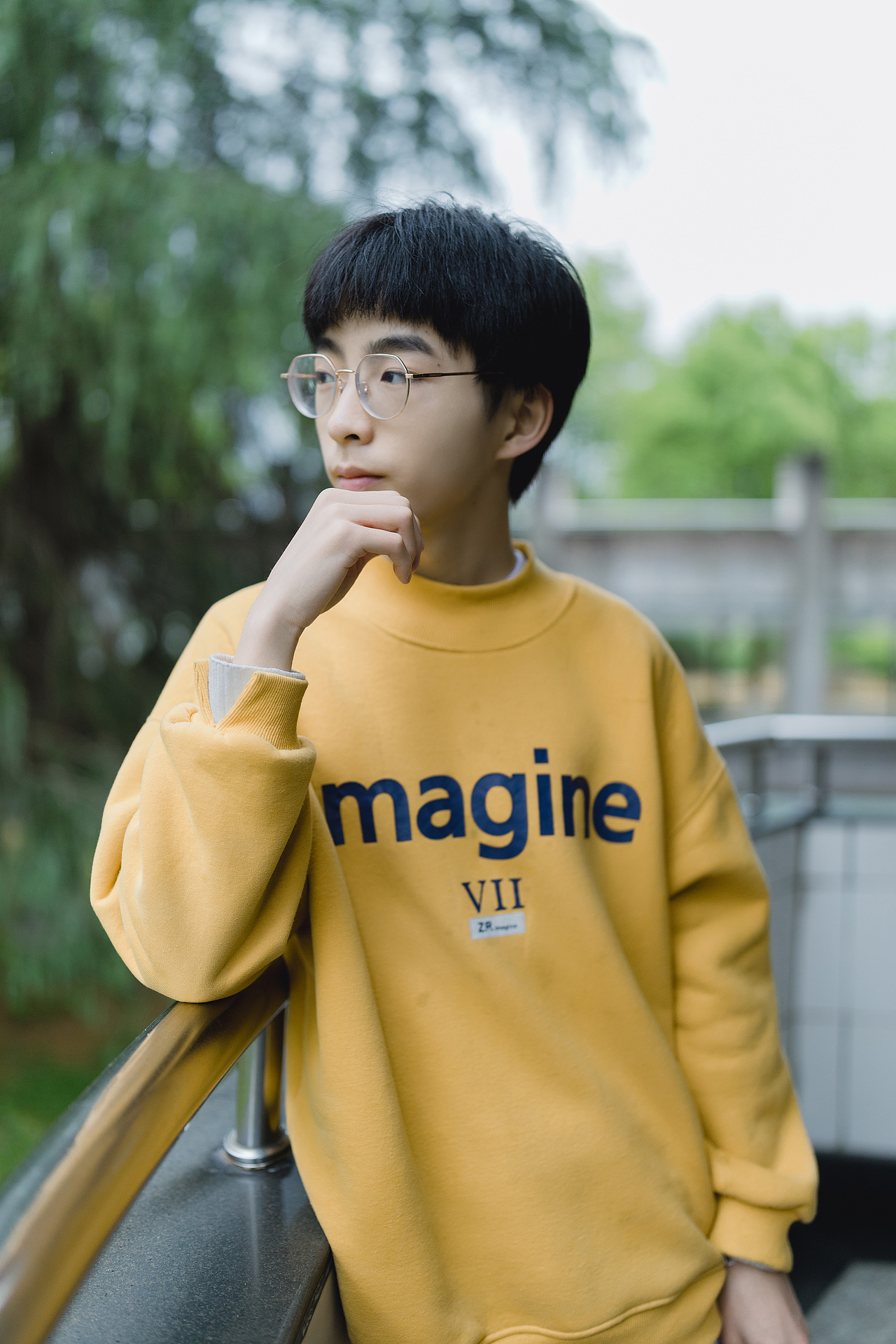 春末的一场凉风里