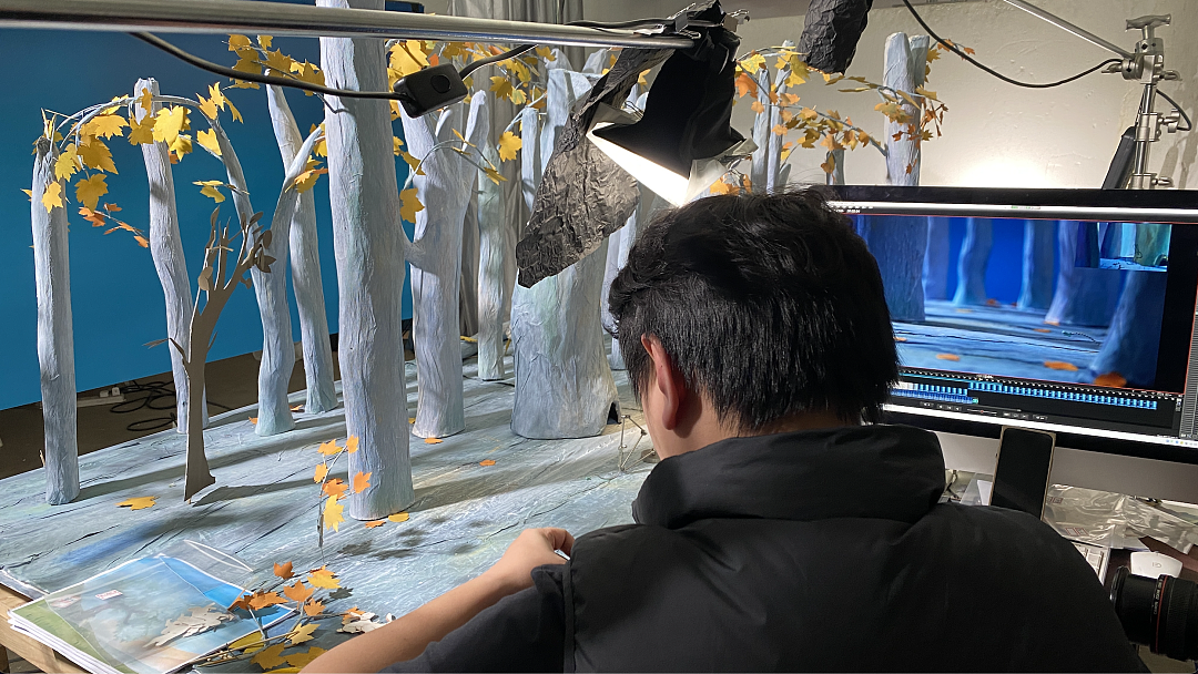 (认真帅气的文杰老师背影)