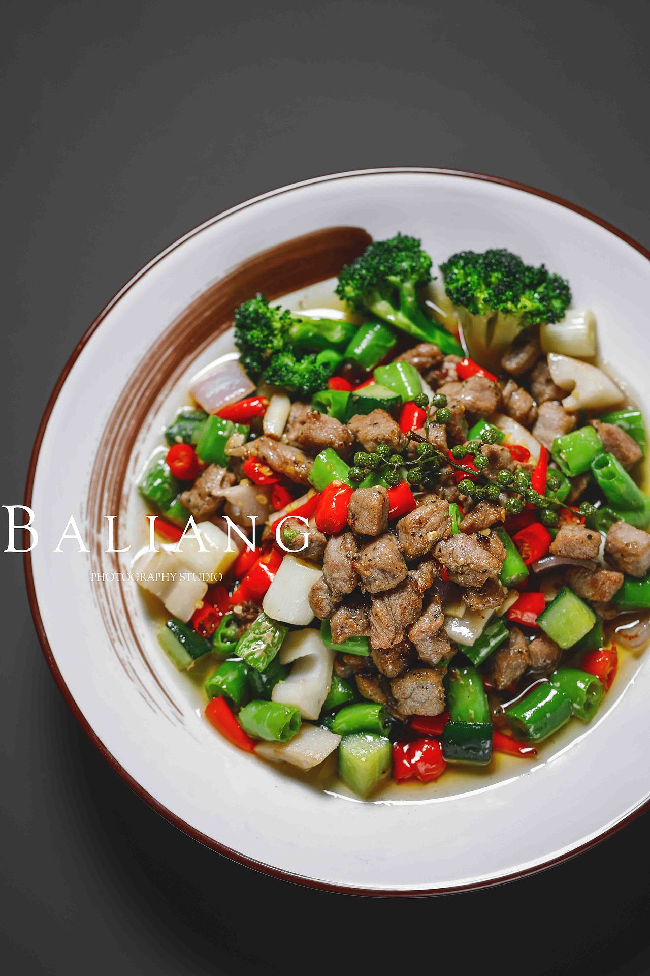 服务项目: 陈九咡牛小馆跷脚牛肉 摄影:八两