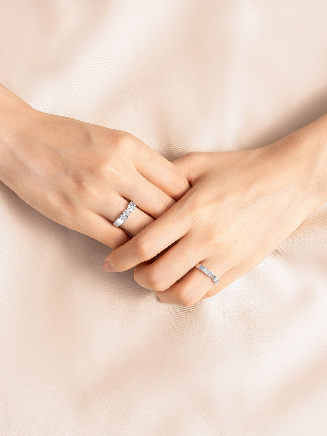 对戒模特图拍摄 #戒指模特图 佩戴图 情侣戒指