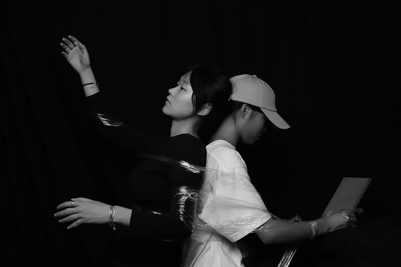 “身份”
网络里谁是你,现实中你是谁?<br>