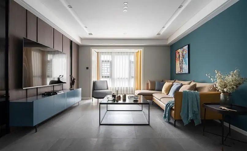 48岁年轻阿姨家全屋墨绿色超养眼,厨餐厅小包厢,惬意