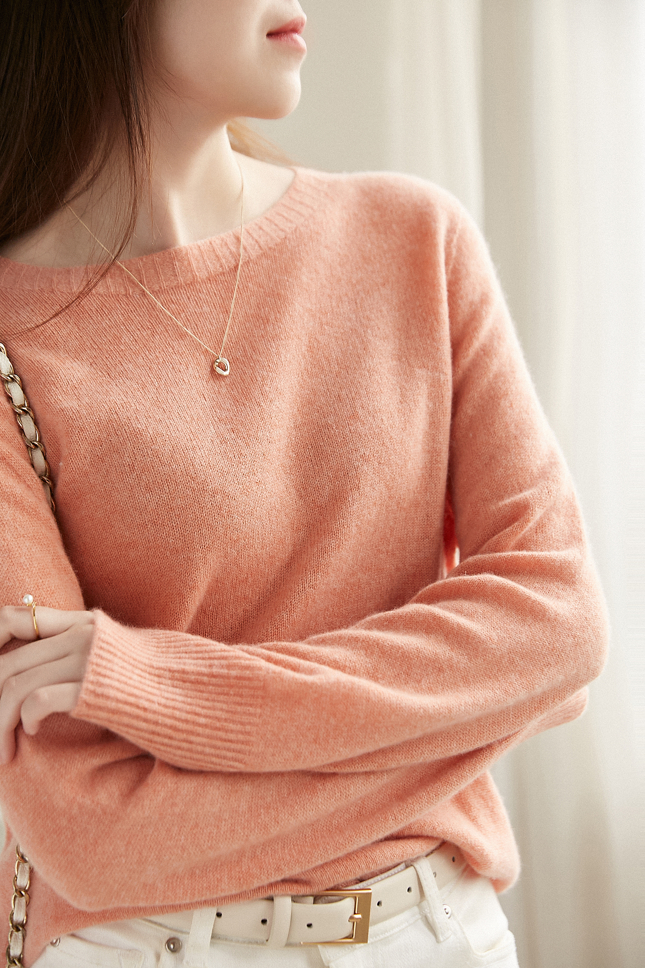 3色圆领羊毛衣上身图拍摄