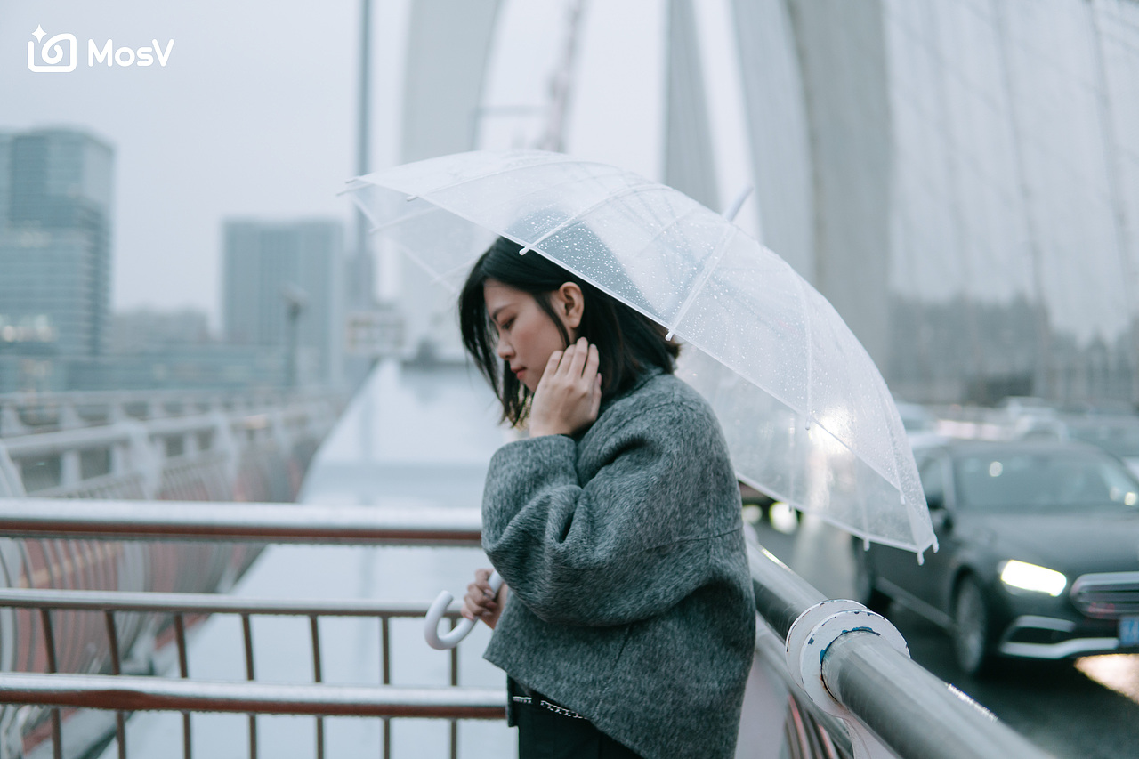 雨天,都市丽人